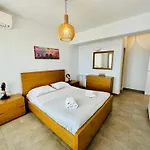 Seaview & Jacuzzi Sea View Apartament *