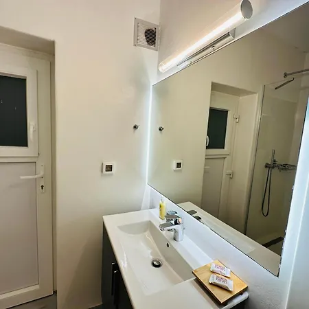 Seaview & Jacuzzi Sea View شقة